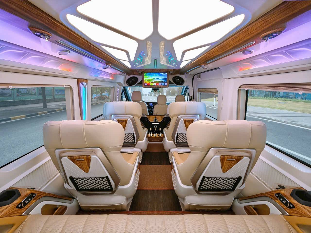 VIP Lounge Limousine 10 Chỗ