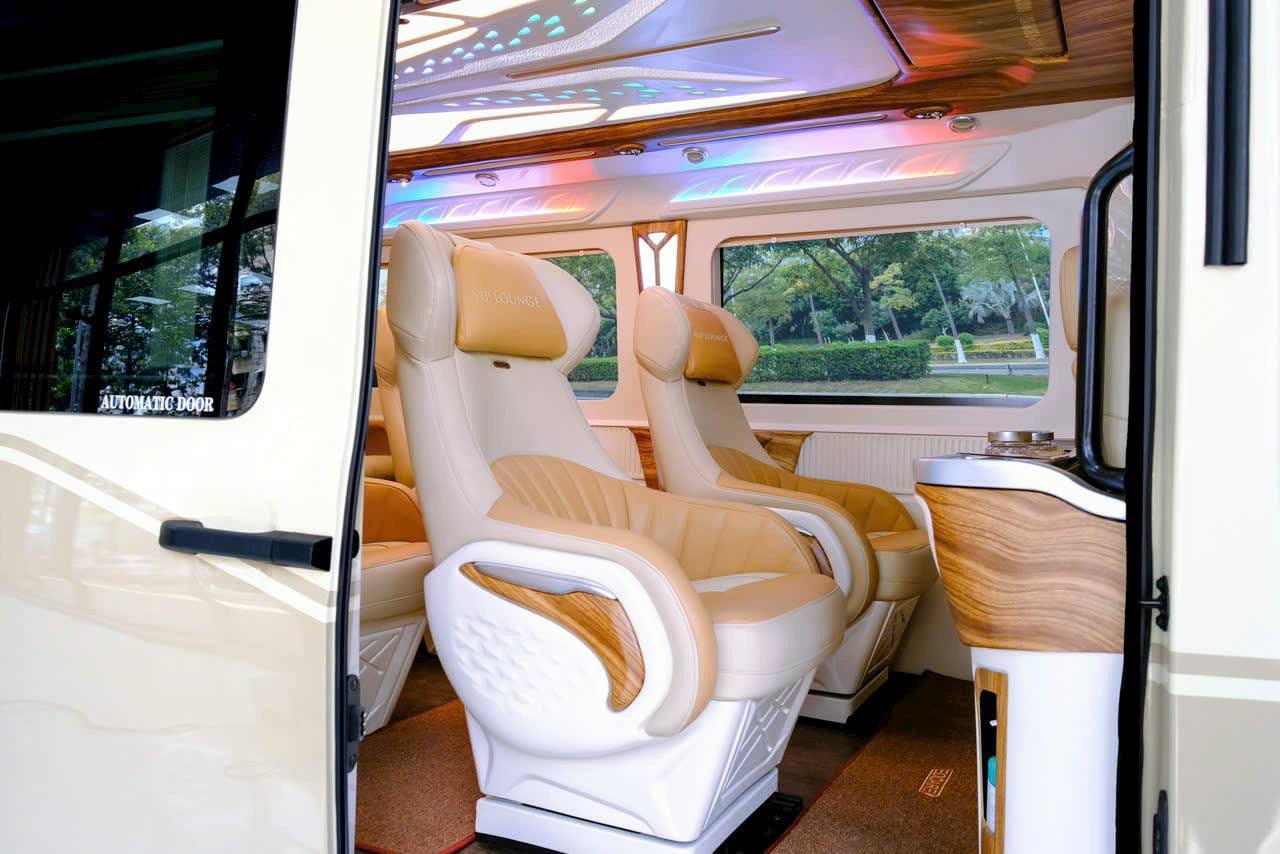 VIP Lounge Limousine 10 Chỗ