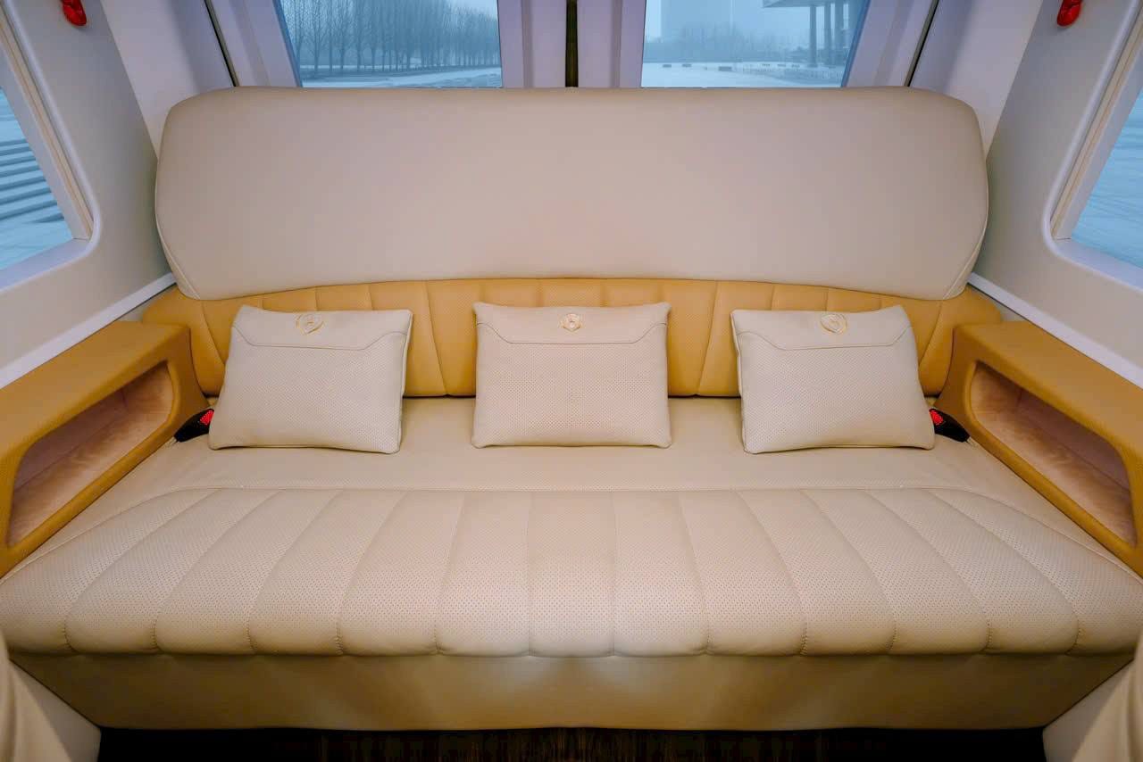 VIP Lounge Limousine 10 Chỗ