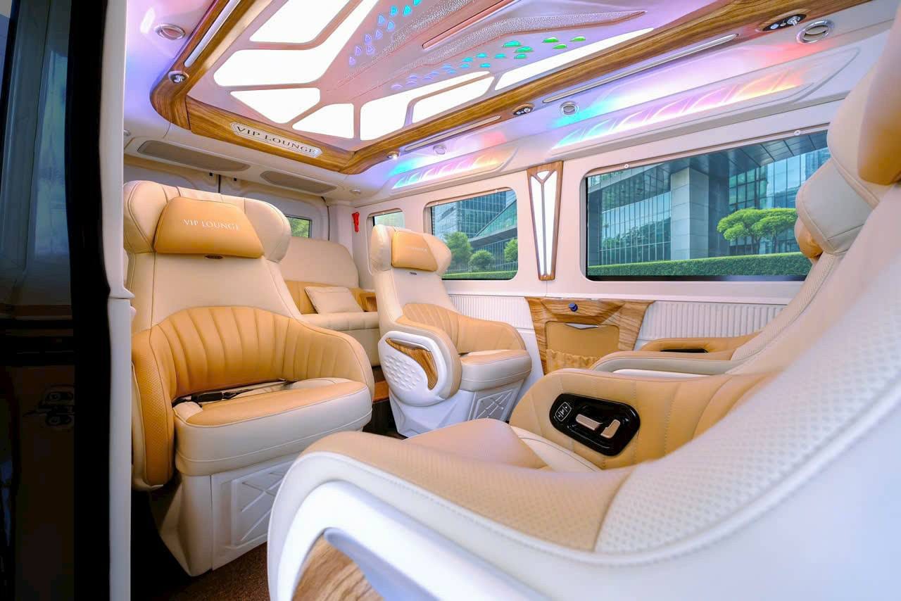 VIP Lounge Limousine 10 Chỗ
